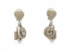BOUCLES D'OREILLES DIOR PENDANTES LOGO COEUR METAL ARGENTE STRASS EARRINGS 470€