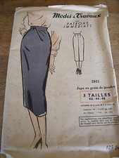 ANCIEN PATRON MODES & TRAVAUX JUPE UN LARGE CAPUCIN BOUTONNE  TAILLE 38 A 50