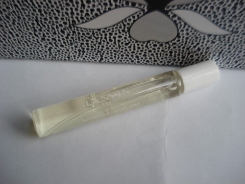 Eau toilette girl in - toilette, a