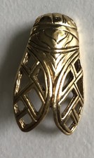 Broche cigale en métal doré