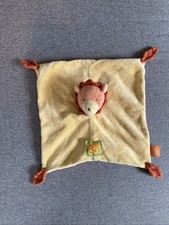 Doudou plat lion MOULIN ROTY Les Loustics carré jaune orange mouchoir