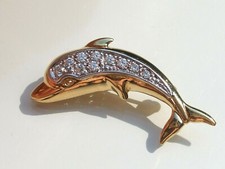 JOLIE PETITE BROCHE DAUPHIN en OR JAUNE 18K 750/1000° avec ZIRCONIUM / Lg 3,5cm