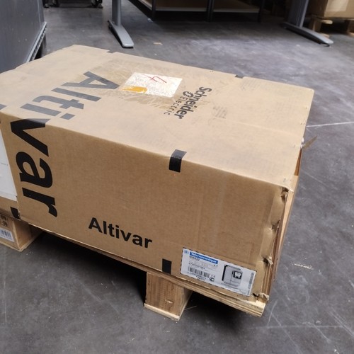 Schneider electric atv61hd18n4 - schneider-electric,