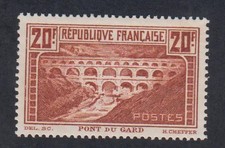 (FR1) Timbre n°262A Pont du Gard-  Neuf** Signé Calves - cote 575 Euros lartdesg