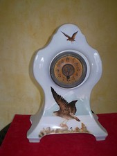 Pendule en céramique de Maastricht à décor d'oiseaux