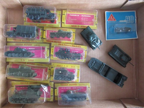 Lot vehicules miniatures - 13,