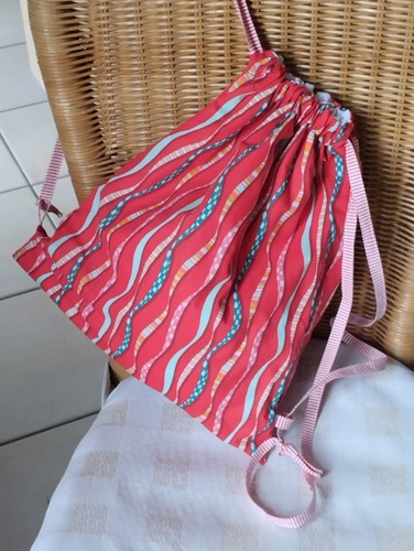 Petit sac dos fait - fait, main