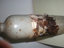 BAISSE DE PRIX TRES VIEILLE BOUTEILLE EN GRES PLEINE DE GENEPI