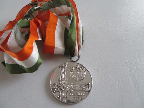 Medaille sur ruban tricolore - sur,
