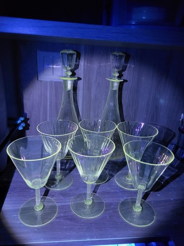Verres fluorescent vert - , ancien