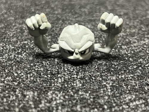 Figurine pokémon racaillou - figurine,