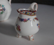 Pot à lait ou crème, tripode