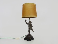 Ancienne lampe poser en - à,