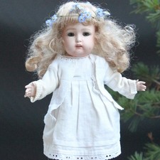 Belle robe de poupée pour