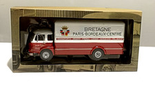 CAMION  SAVIEM  JM  240  1964  ISOTHERME - PARIS BRETAGNE  - IXO / ALTAYA - 1/43