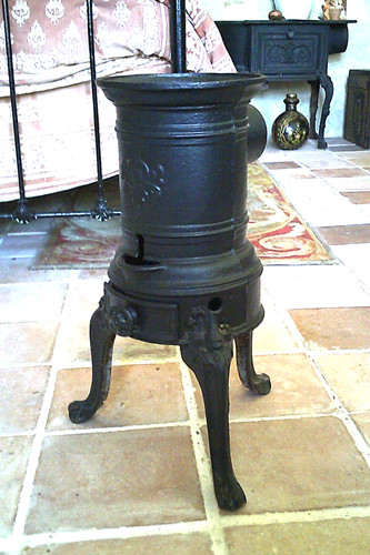 Ancien petit poële charbon - petit,