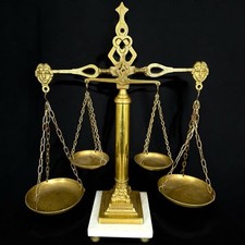 Grande balance apothicaire trébuchet laiton – base marbre, déco justice