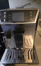 cafetière expresso avec broyeur , de couleur gris inox/ noir . Bonne état 