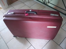 Valise DELSEY en très bon état Couleur Bordeaux
