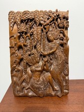 Bas-relief sculpté en bois – Scène mythologique balinaise