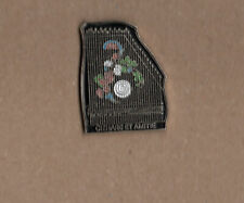 pin's musique instrument / cithare et amitié (base argenté signé pin's est)