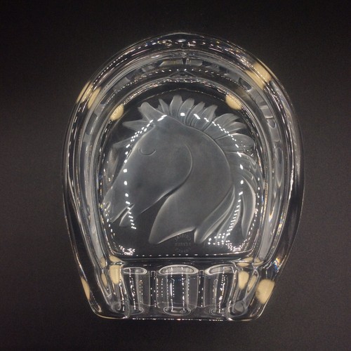 Cendrier formant fer cheval - formant,