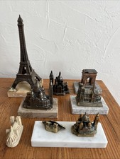 Statues monuments Souvenir de Paris en métal sur socle en marbre