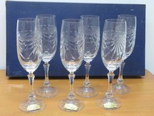SÉRIE DE 6 VERRES À CHAMPAGNE EN CRISTAL TAILLÉ "ARTISANAT DE LORRAINE"