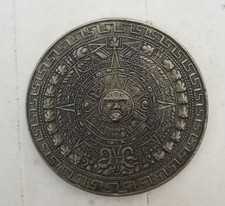 MÉDAILLE CALENDRIER AZTÈQUE