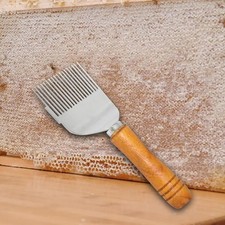 Outil d'apiculture à 17