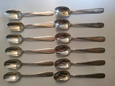 12  PETITES CUILLERES EN METAL ARGENTÉ. SFAM. MODELE FILET