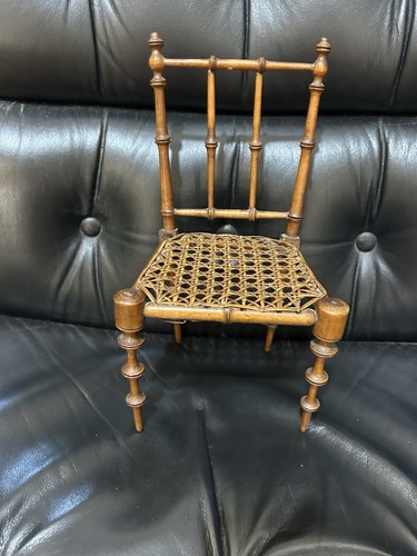 Jolie petite chaise poupée - petite, de