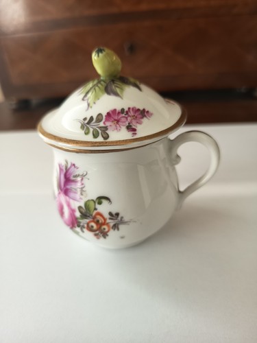 9ème pot jus porcelaine - pot, a