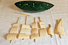 GRAND VOILIER 5 MATS EN MALACHITE VOILES EN OS  LONGUEUR 29 CM A RESTAURER