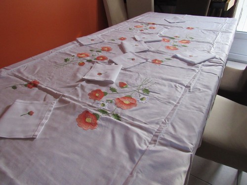 Jolie nappe table blanche - jolie,