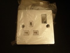 Prise commutée 2 - 1 bande 13A DP plaque plate chromée polie EMCO EC2276CFPH