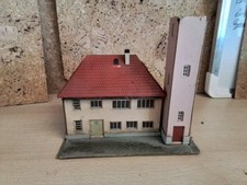ECHELLE HO.  MAQUETTE DIORAMA BATIMENT USINE. EN BOIS ET CARTON