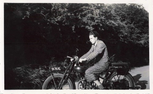 Ancienne photographie jeune - ancienne,