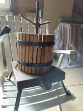 pressoir à fruits bois sur