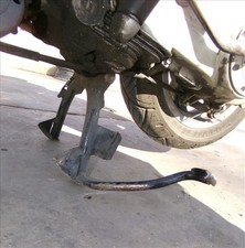 béquille centrale. pour