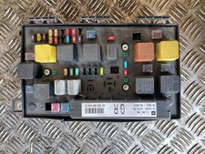 Boitier fusible - OPEL ZAFIRA II (2) (B) 1.9CDTi 100CV - Réf : 13206745