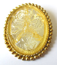 Ancienne broche couleur or camée floral en pâte de verre jaune bijou vintage 232
