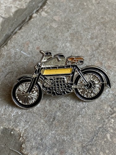 Pin 412 cm3 - pin’s, moto