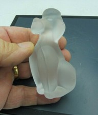 JOLI PETIT CANICHE EN  verre dépoli   