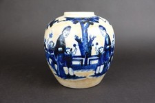 Ancien pot en porcelaine