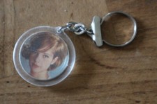 ancien porte cle publicitaire collection BIERE MALT ETHEL CHANTEUSE ou ACTRICE