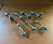 Lot de 7 porte-couteaux anciens en étain – Animaux (chiens, chat, rat, dragon) –