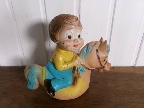 Ancien pouêt enfant sur - , un