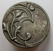 Bouton plat en métal argenté