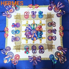 Foulard Hermès Carré 90 Les Rubans du Cheval en soie bleu rose avec boîte